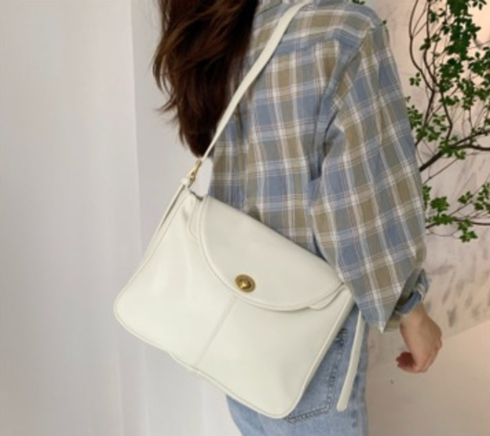 The Bellamy Leather Shoulder Bag